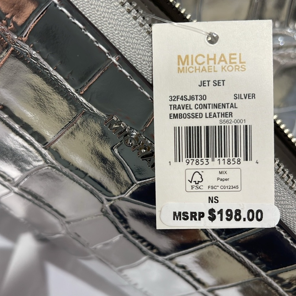 Michael Kors JST LgMetallic Crocodile Embossed Leather Continental Wallet
Silver - Picture 12 of 16